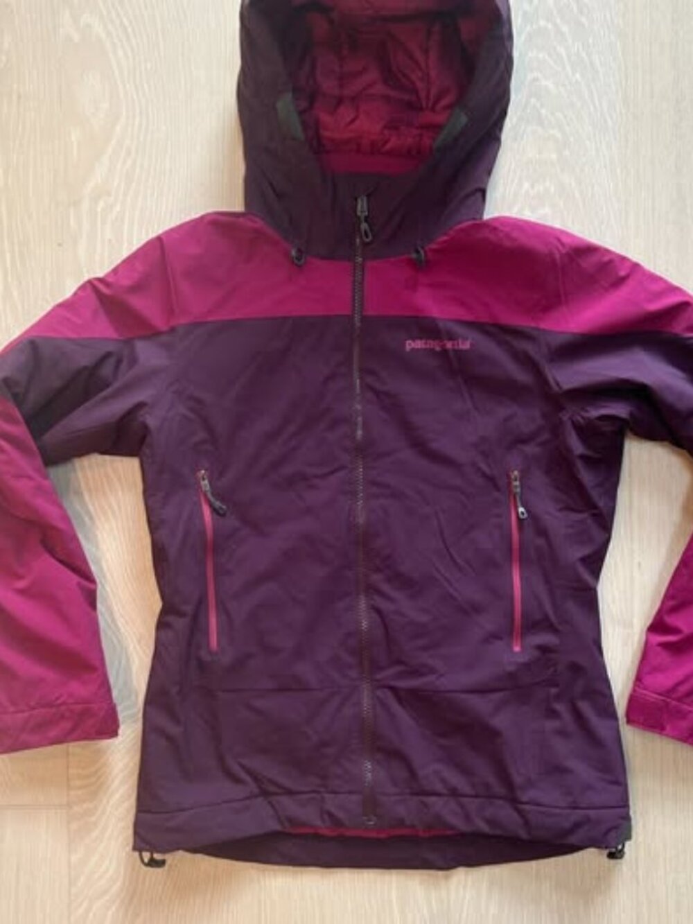 Authentic women's Patagonia winter ski, snowboard, snow jacket